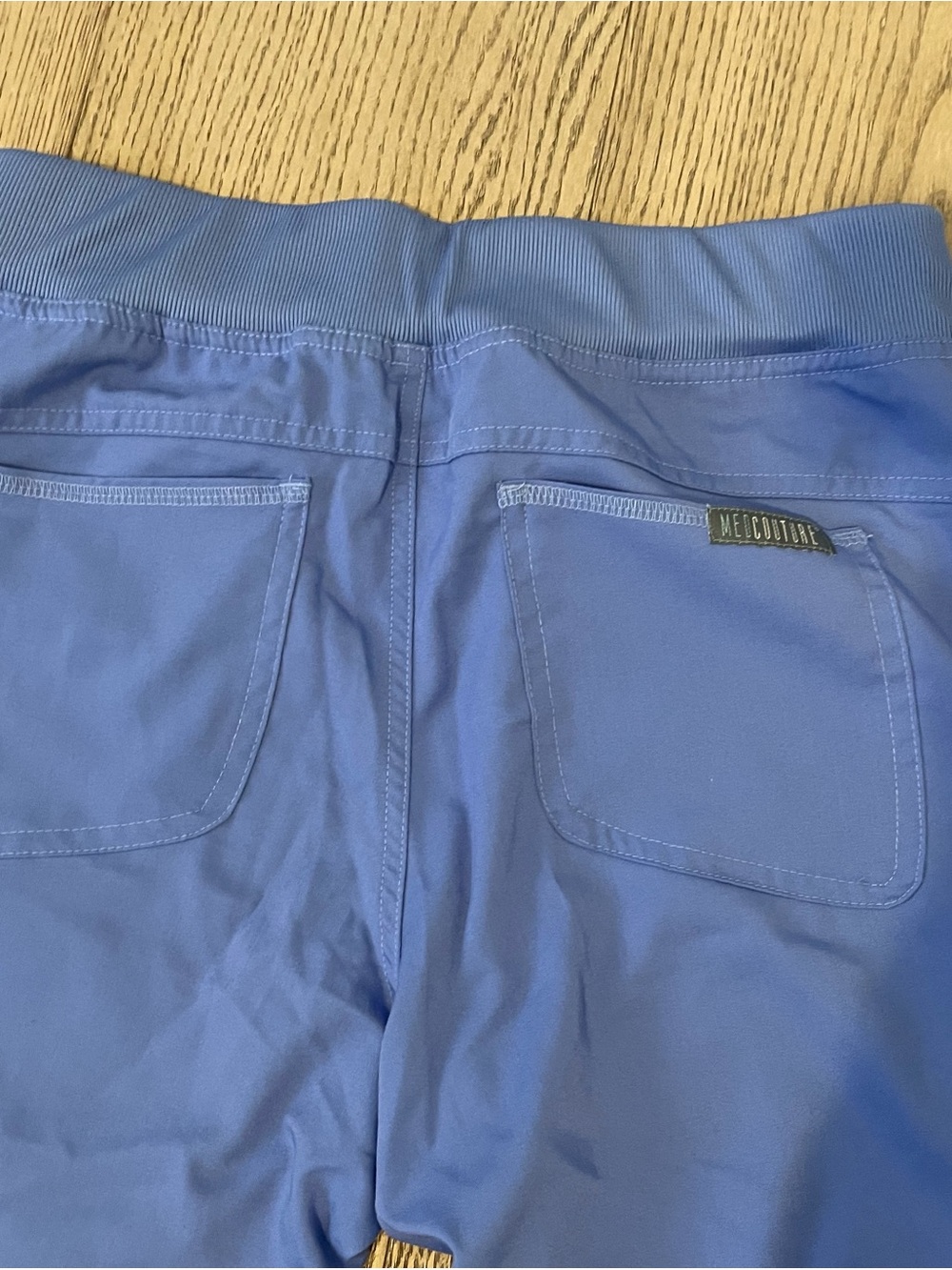 Med Couture Women’s Scrubs Set - Picture 4 of 4